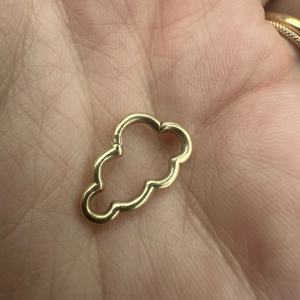 Gold Cloud-Shaped Carabiner - Picture 2 of 5